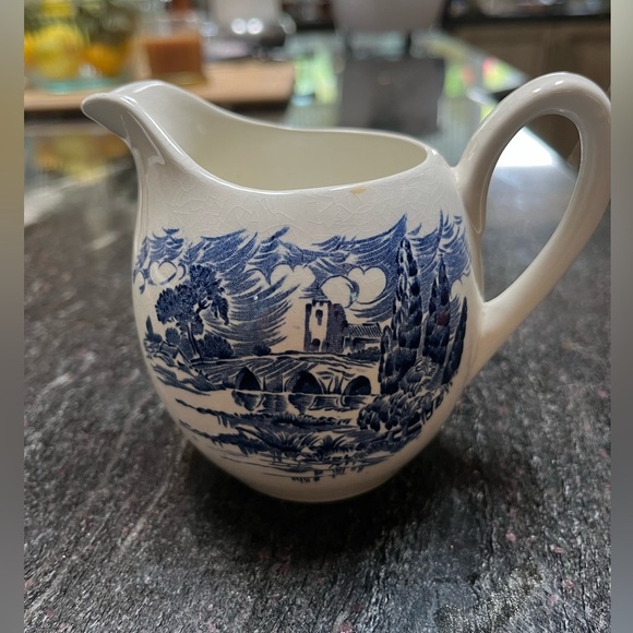 Wedgewood Countryside Antique Blue and White Porcelain Creamer - Picture 2 of 7